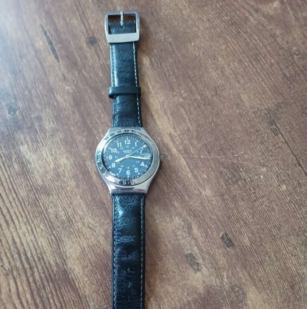 Vintage Swatch stainless steel watch w/ black leather band⌚